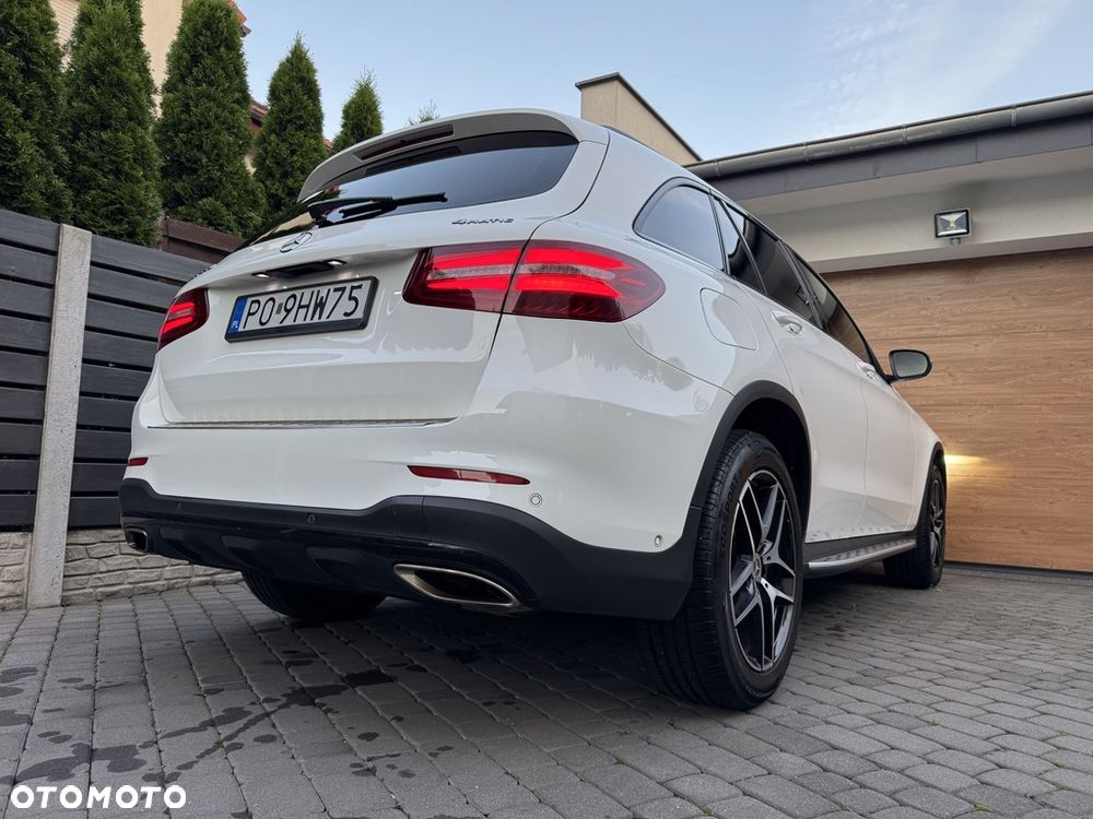 Mercedes-Benz GLC 250 4Matic 9G-TRONIC AMG Line - 11