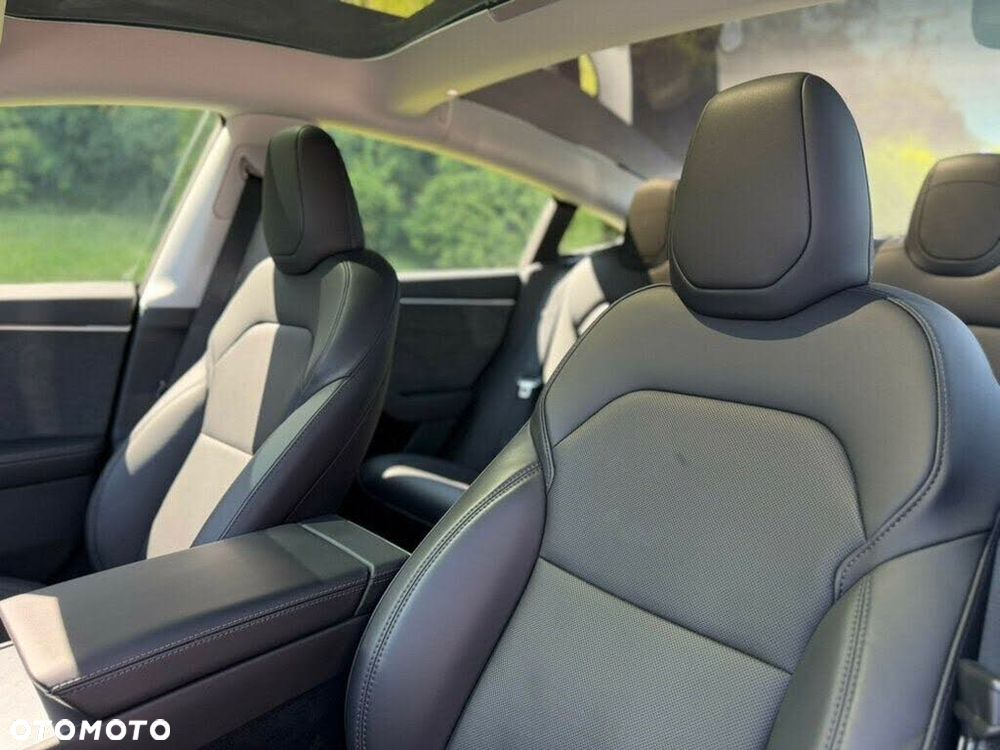 Tesla Model 3 - 10