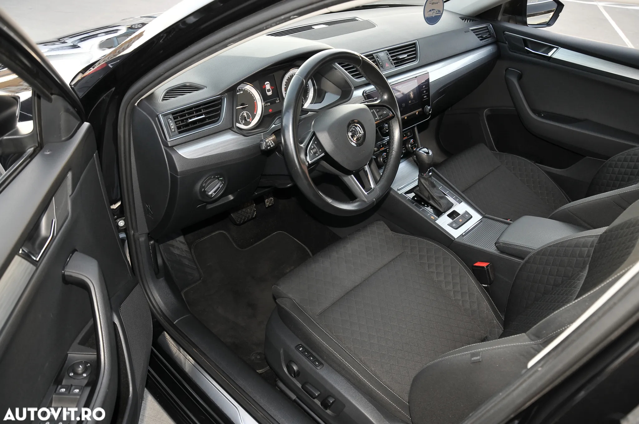 Skoda Superb 2.0 TDI DSG Ambition - 8