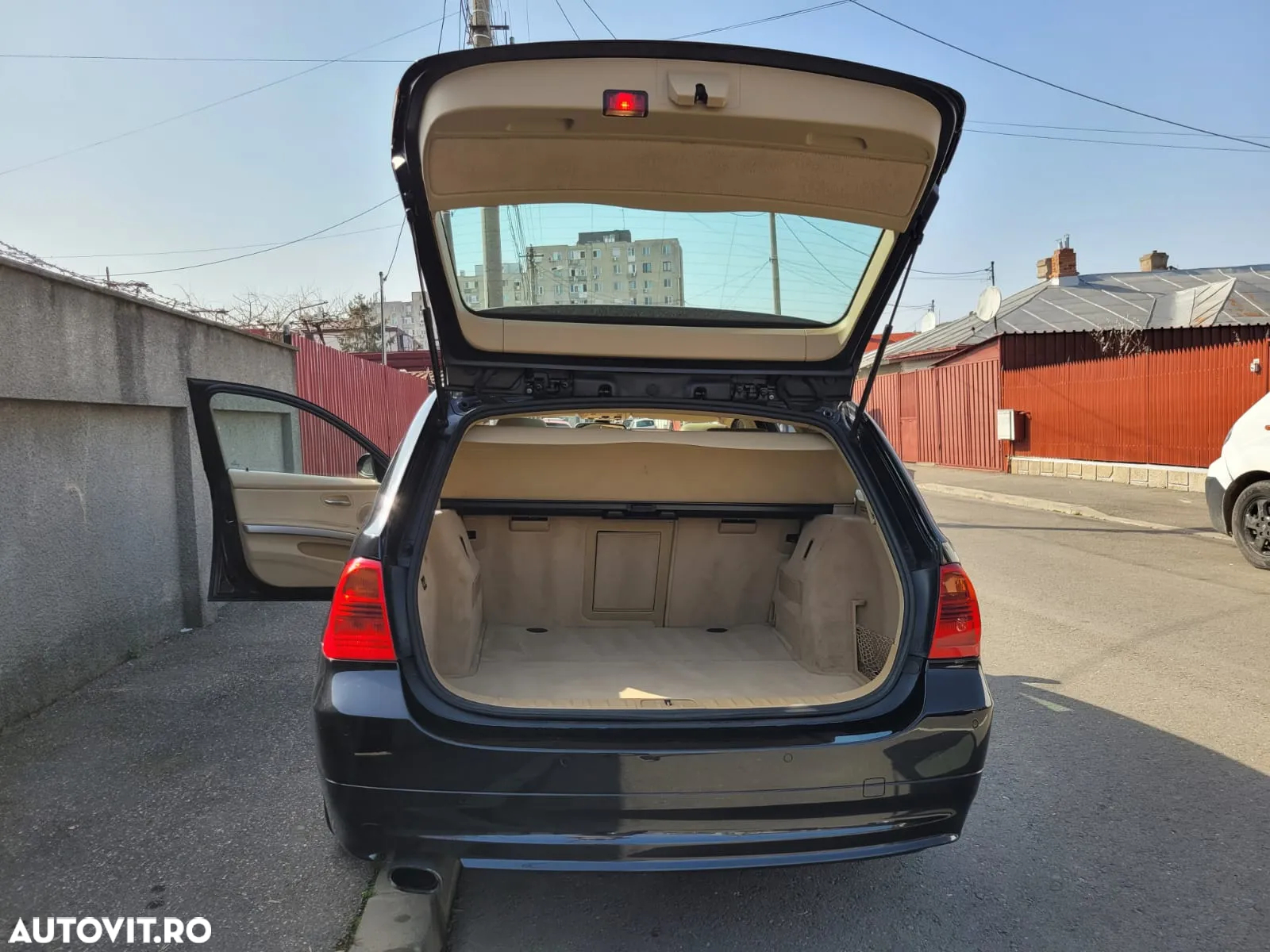 BMW Seria 3 320i Touring Aut. Edition Exclusive - 11