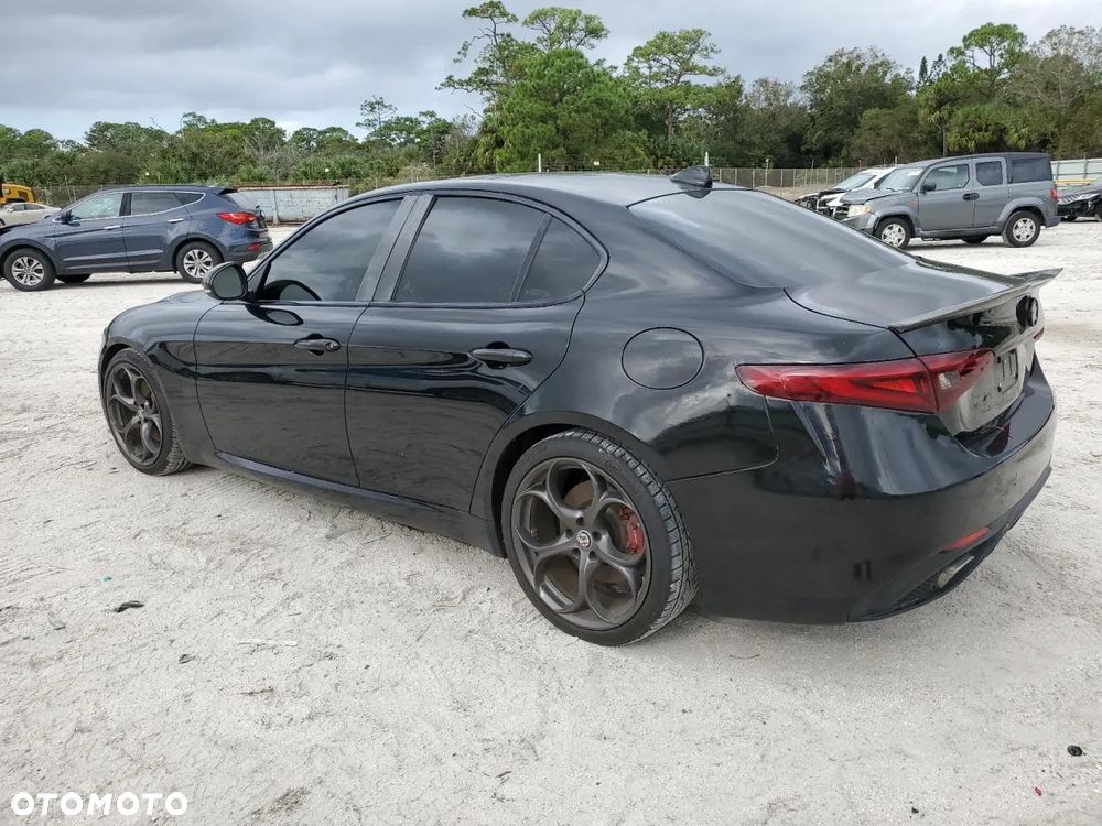 Alfa Romeo Giulia 2.0 Turbo 16V AT8-Q4 Ti - 6