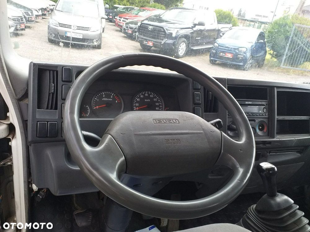 Isuzu N - 8