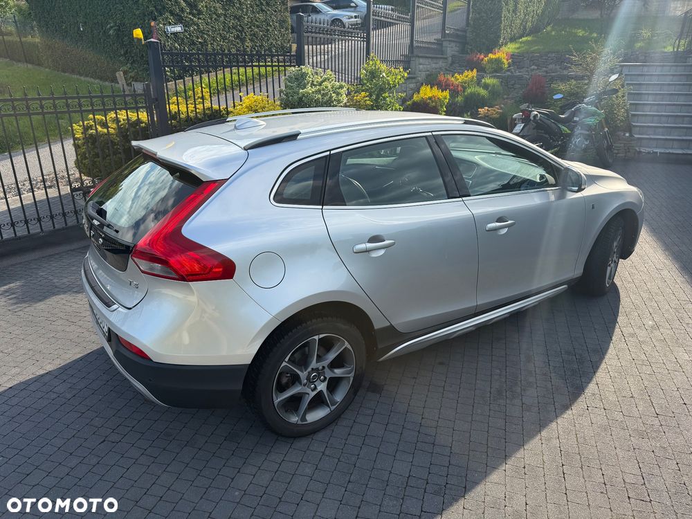 Volvo V40 Cross Country T3 Drive-E Ocean Race - 15