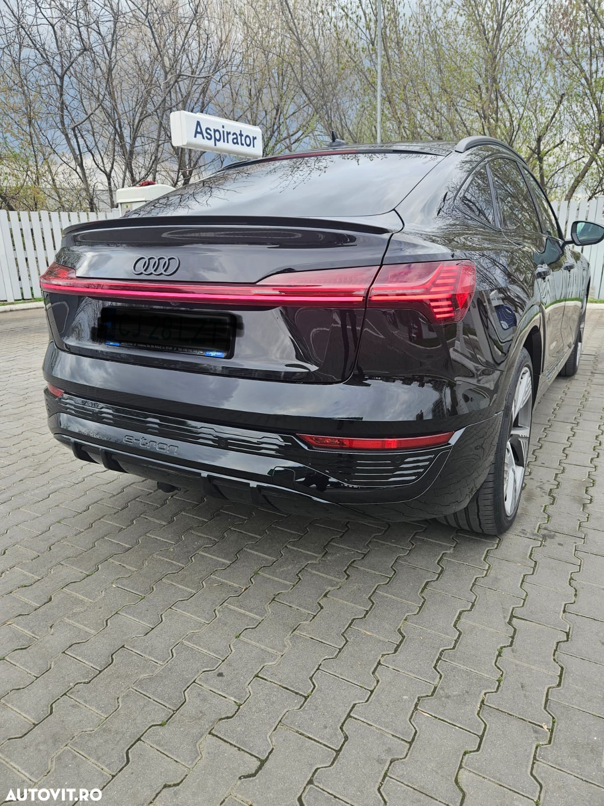 Audi Q8 e-tron 55 quattro S Line - 25