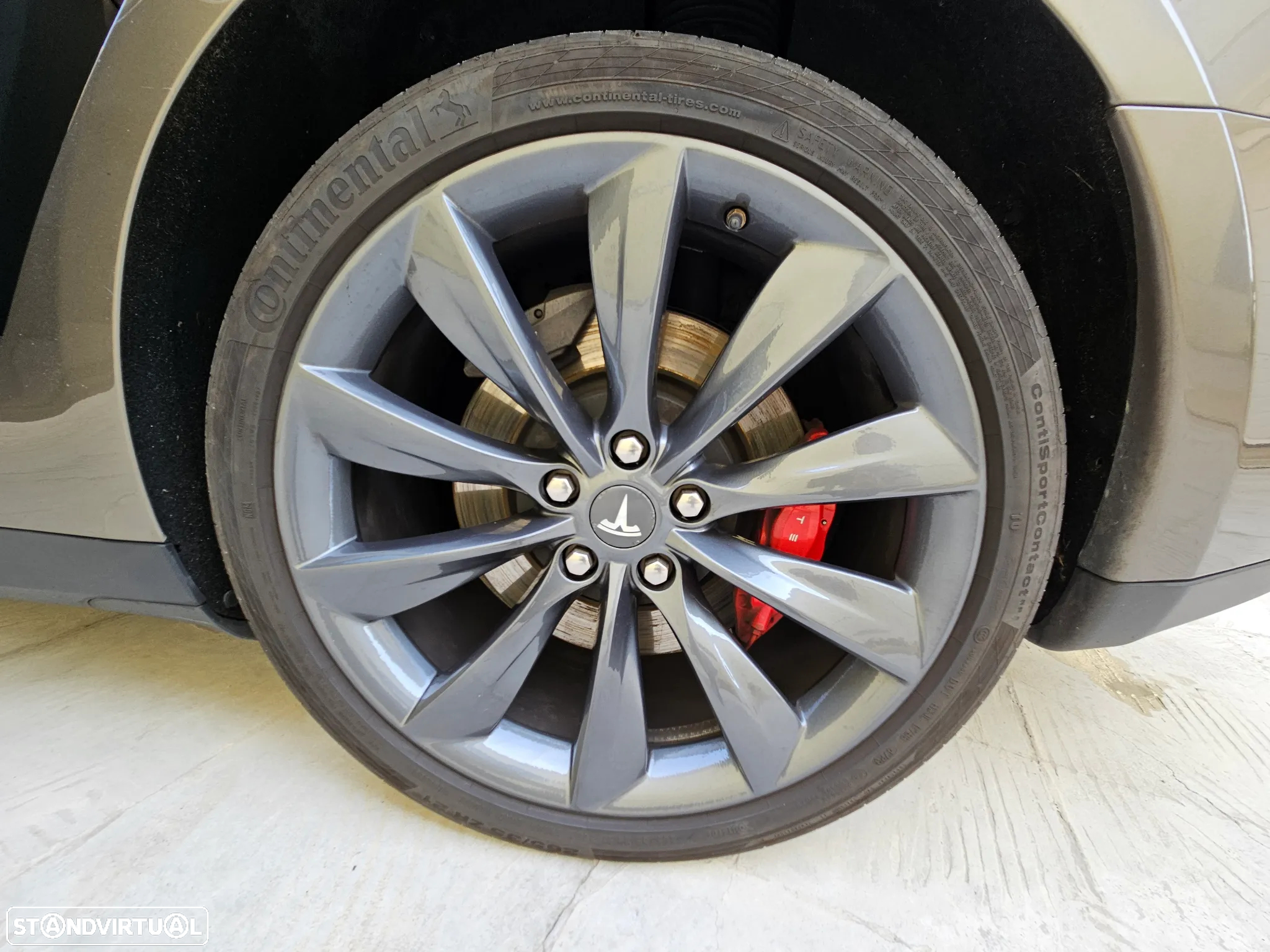 Tesla Model S - 15
