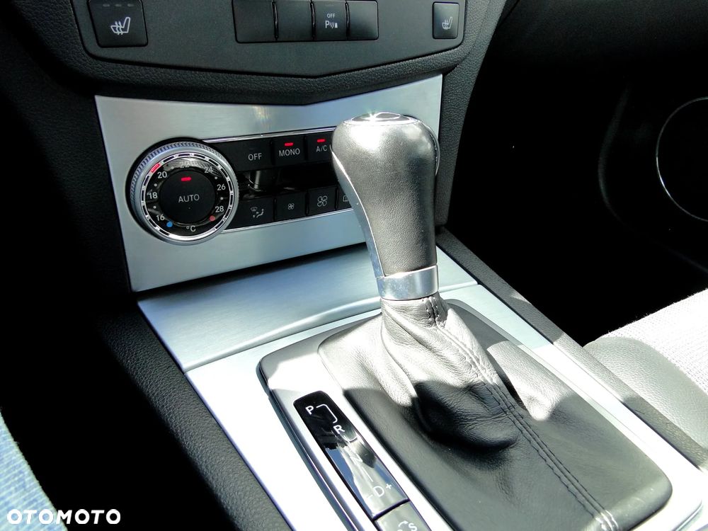 Mercedes-Benz Klasa C 180 CGI Automatik BlueEFFICIENCY Avantgarde - 19