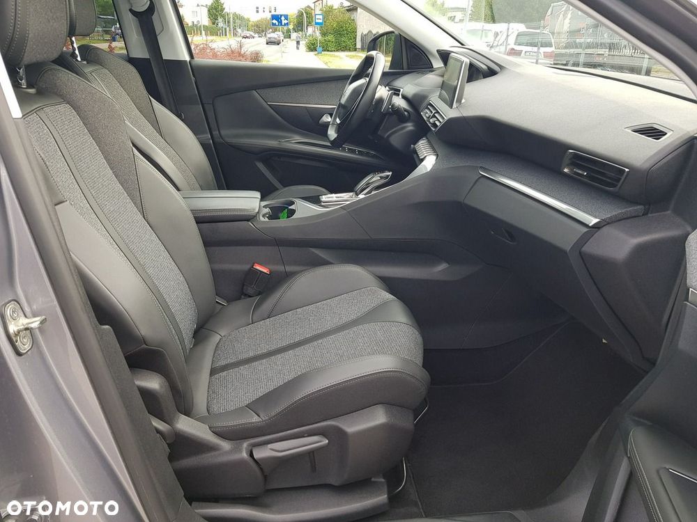 Peugeot 3008 1.6 PureTech HYbrid Allure S&S EAT8 - 17
