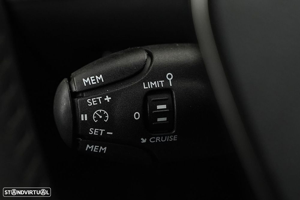 Peugeot 2008 1.2 PureTech Allure - 20