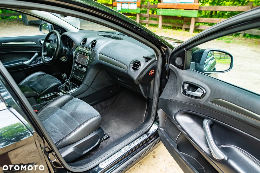 Ford Mondeo 2.5 Titanium X - 35