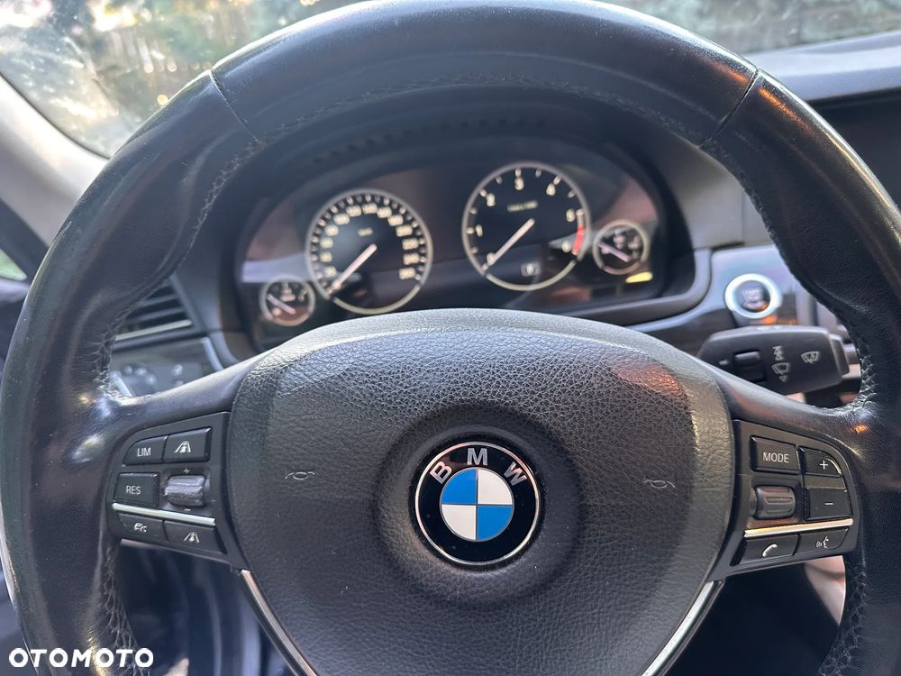 BMW Seria 5 525d xDrive Sport-Aut - 17