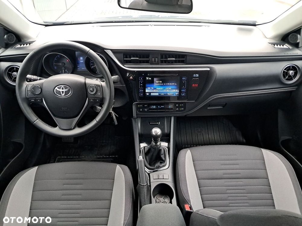 Toyota Auris - 13