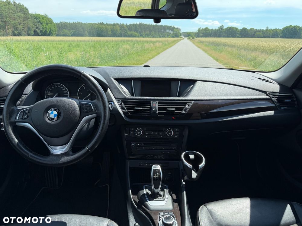 BMW X1 sDrive18d xLine - 25