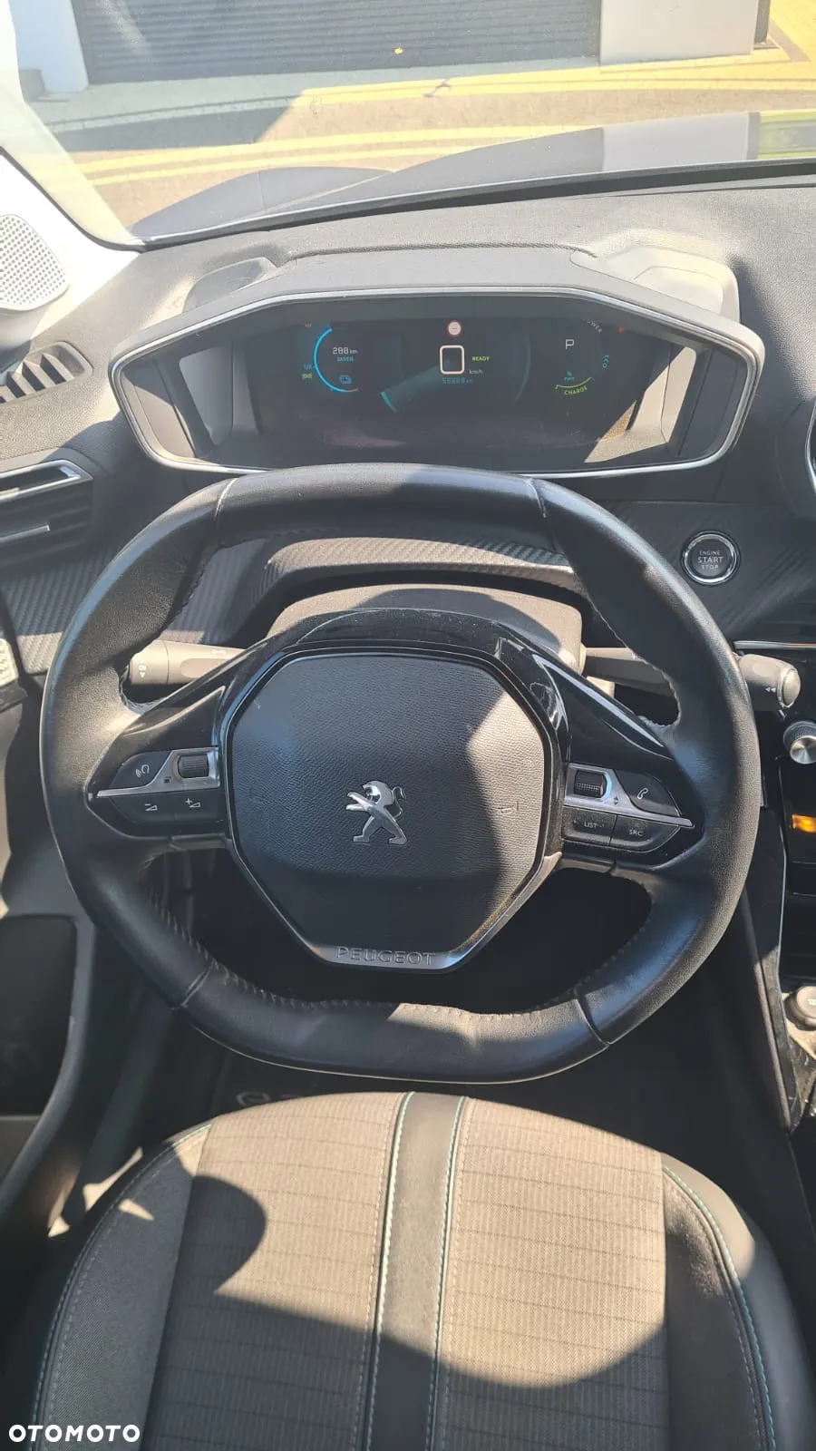 Peugeot 208 e-208 Allure - 10