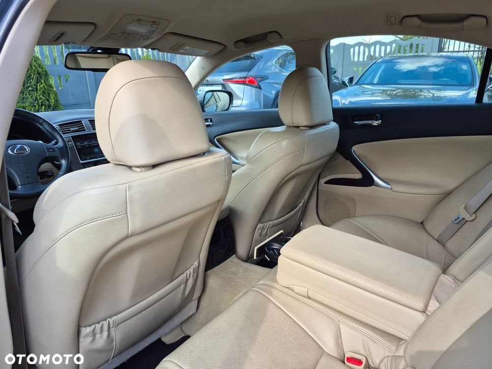Lexus IS 250 Prestige - 16