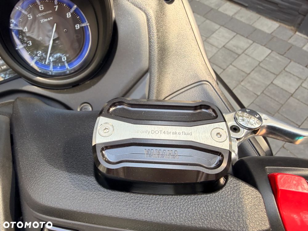 Yamaha Tmax - 18