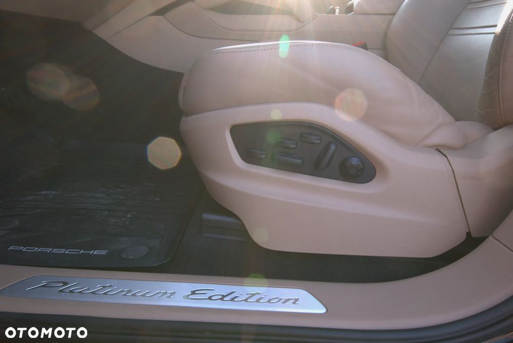 Porsche Cayenne Platinum Edition - 25