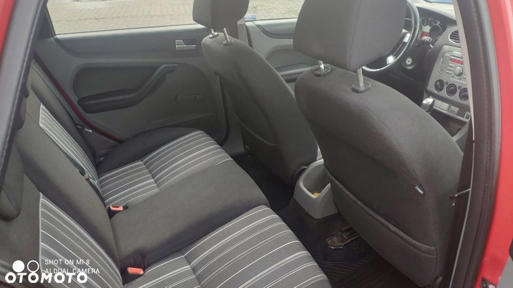 Ford Focus 1.8 Style+ - 9