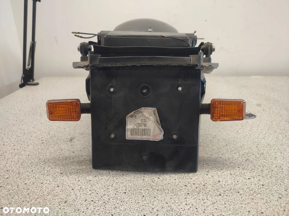 Nadkole, wypełnienie zadupka, kierunkowskazy, mocowanie tablicy rejestracyjnej Honda CBR 1000F CBR1000 F CBR1000F CBR 1000 F SC24 - 2