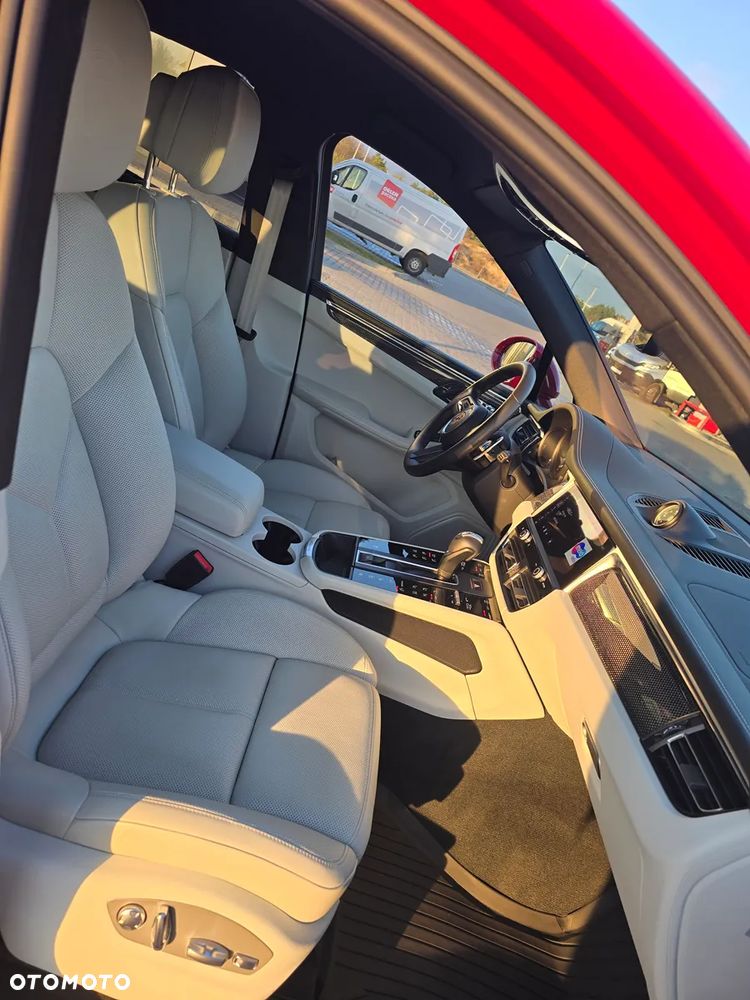 Porsche Macan T - 25