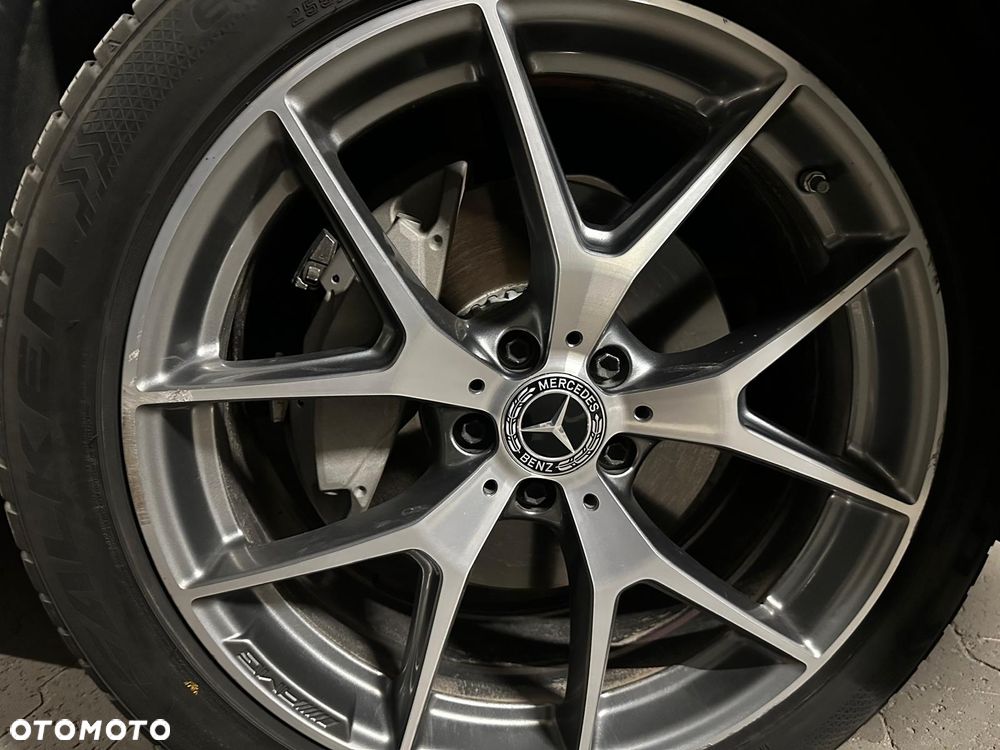 Mercedes-Benz GLC 300 4Matic 9G-TRONIC AMG Line Plus - 21