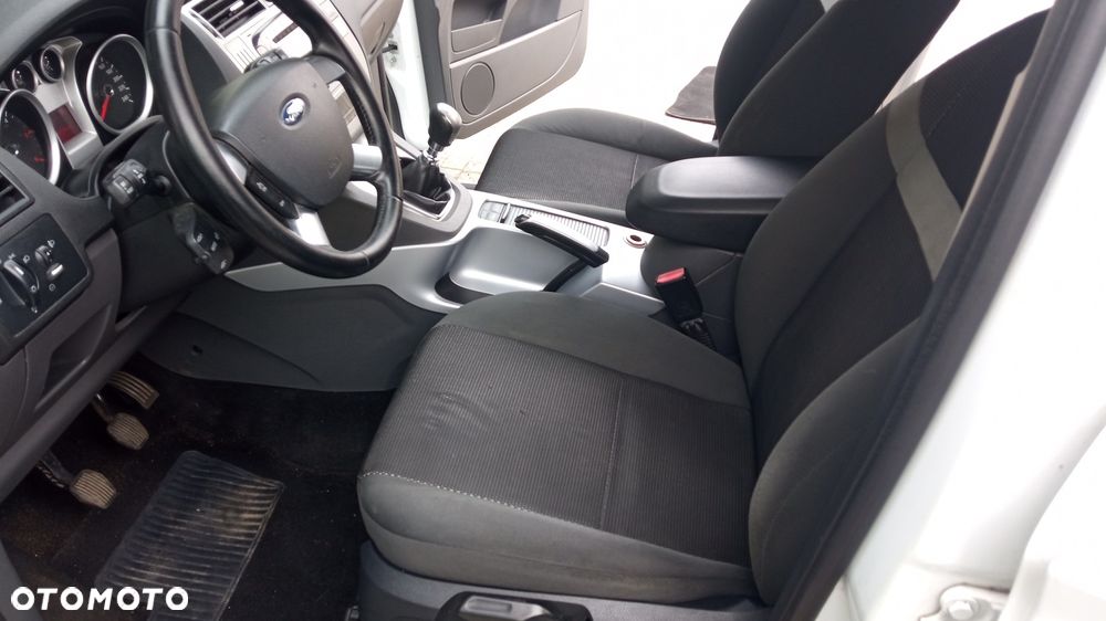 Ford Kuga 2.0 TDCi 2x4 Titanium - 9