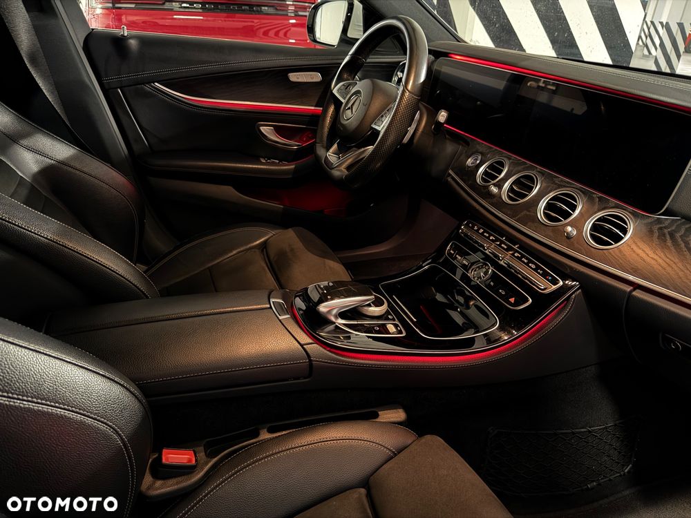 Mercedes-Benz Klasa E 220 d 4-Matic 9G-TRONIC - 18