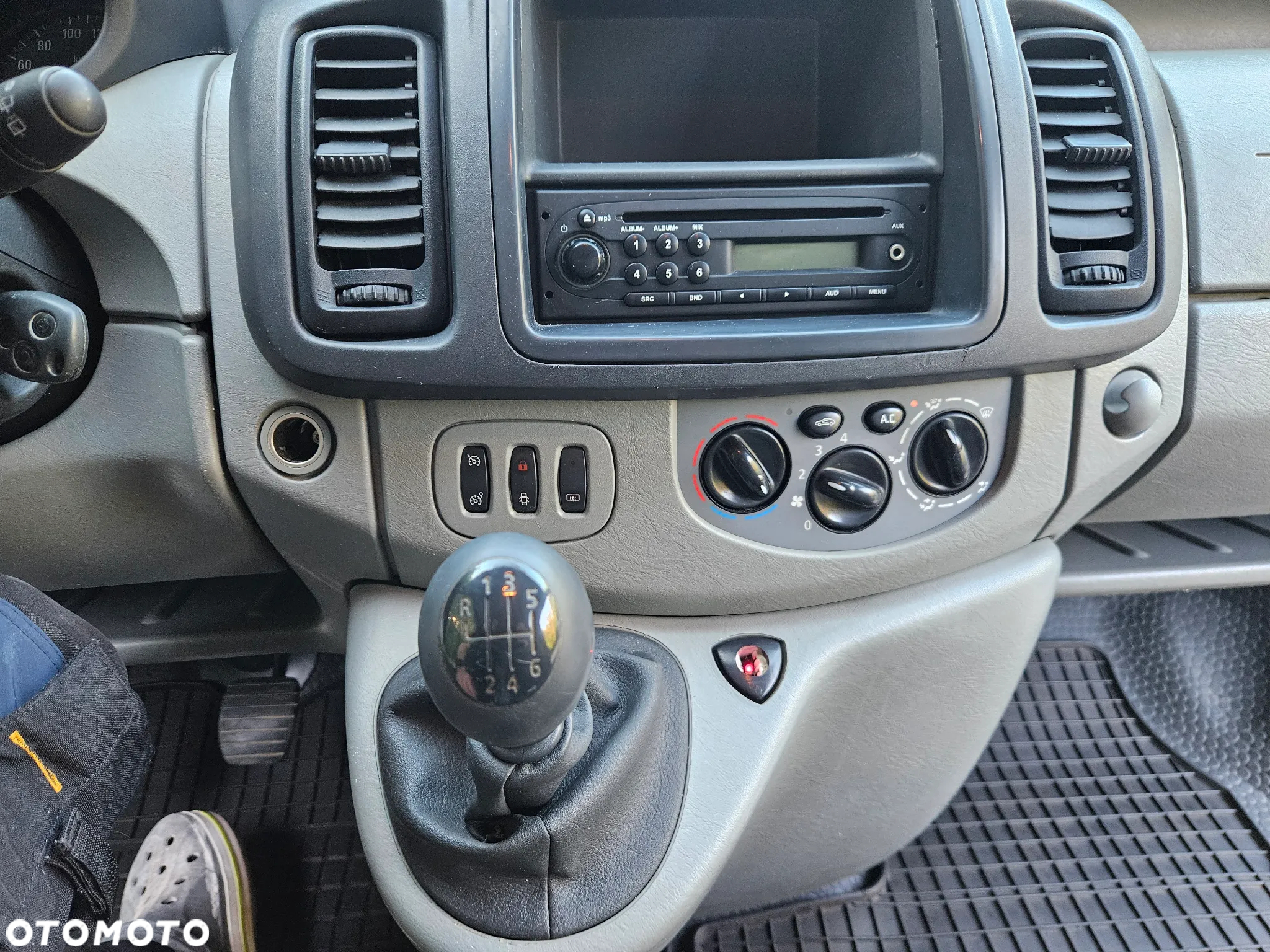 Opel Vivaro - 17