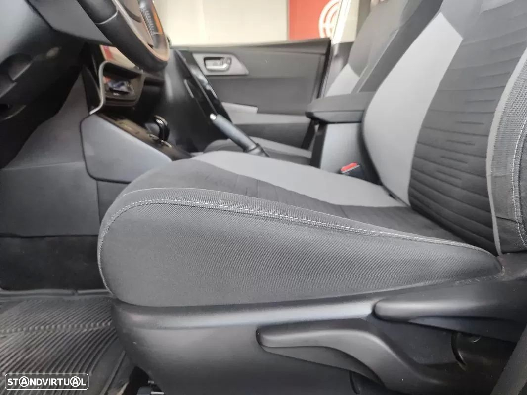 Toyota Auris Touring Sports 1.8 HSD Comfort+P.Sport - 22