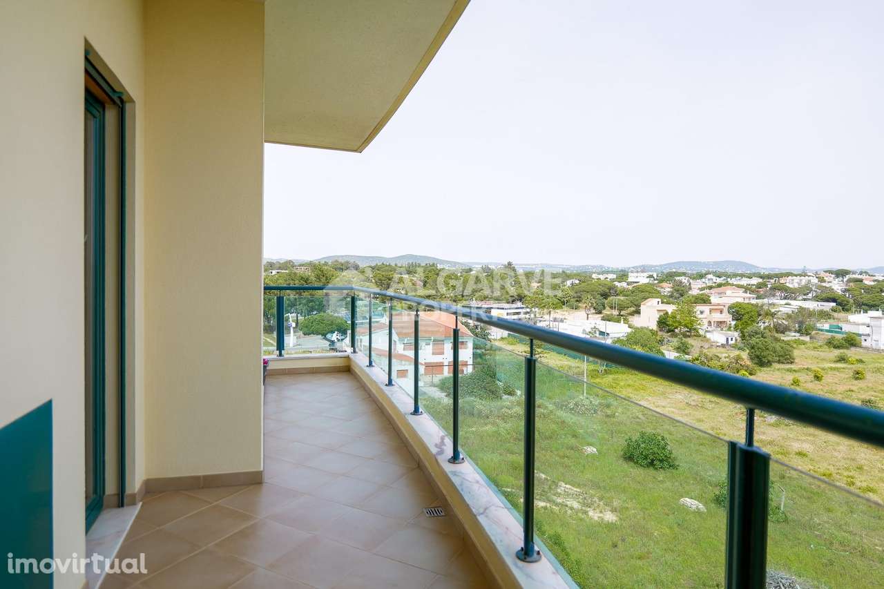 T3 - Ultimo andar com garagem, piscina a 10 minutos de Vilamoura, prai - Grande imagem: 4/29