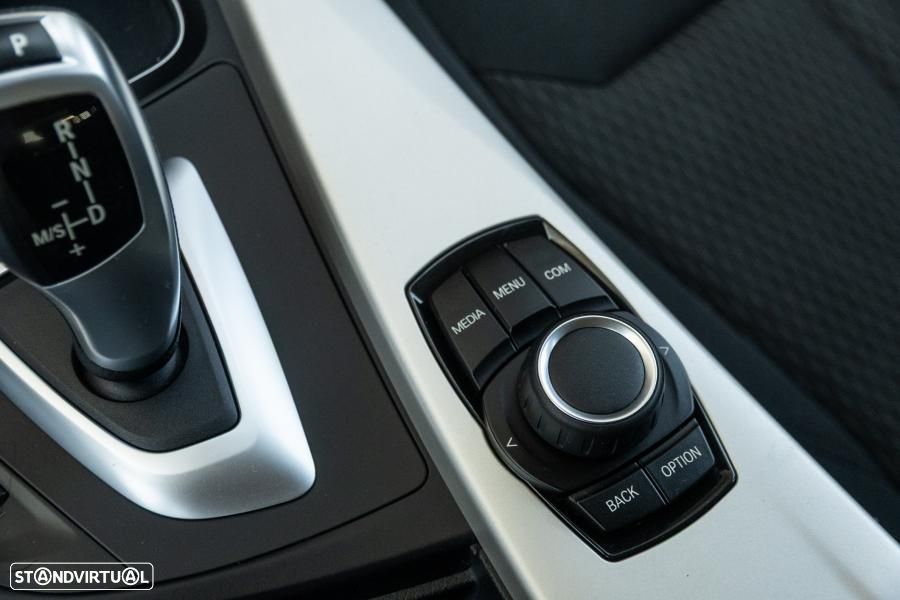 BMW 318 d Touring Auto - 44