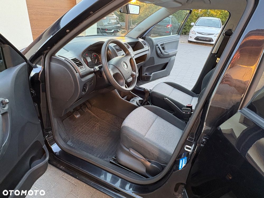 Skoda Fabia 1.2 HTP Ambiente - 17
