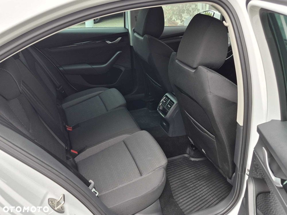 Skoda Octavia 1.5 TSI mHEV Selection DSG - 13