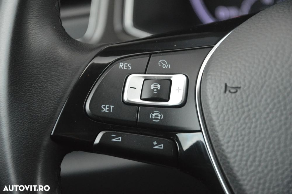 Volkswagen T-Roc - 35