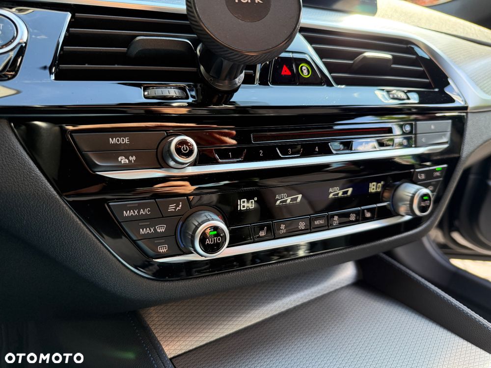 BMW Seria 5 530i xDrive M Sport sport - 36