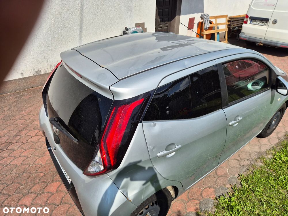 Toyota Aygo x-play - 11