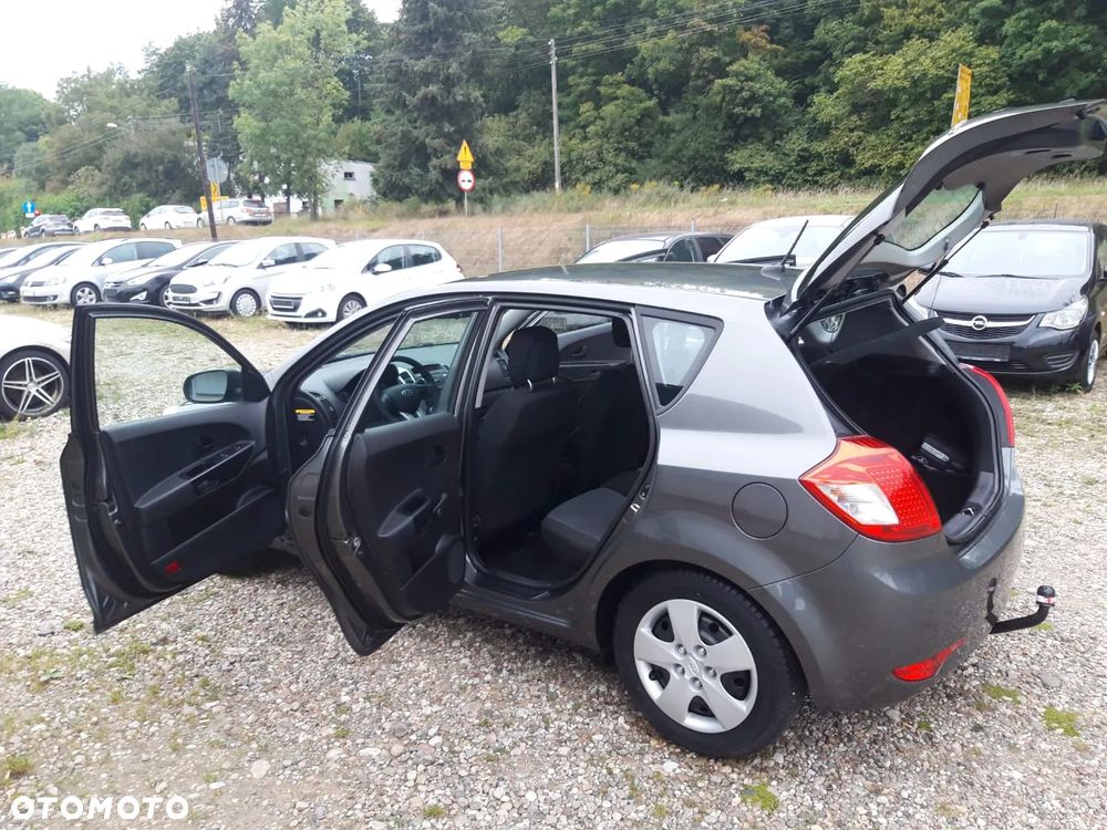 Kia Ceed - 12