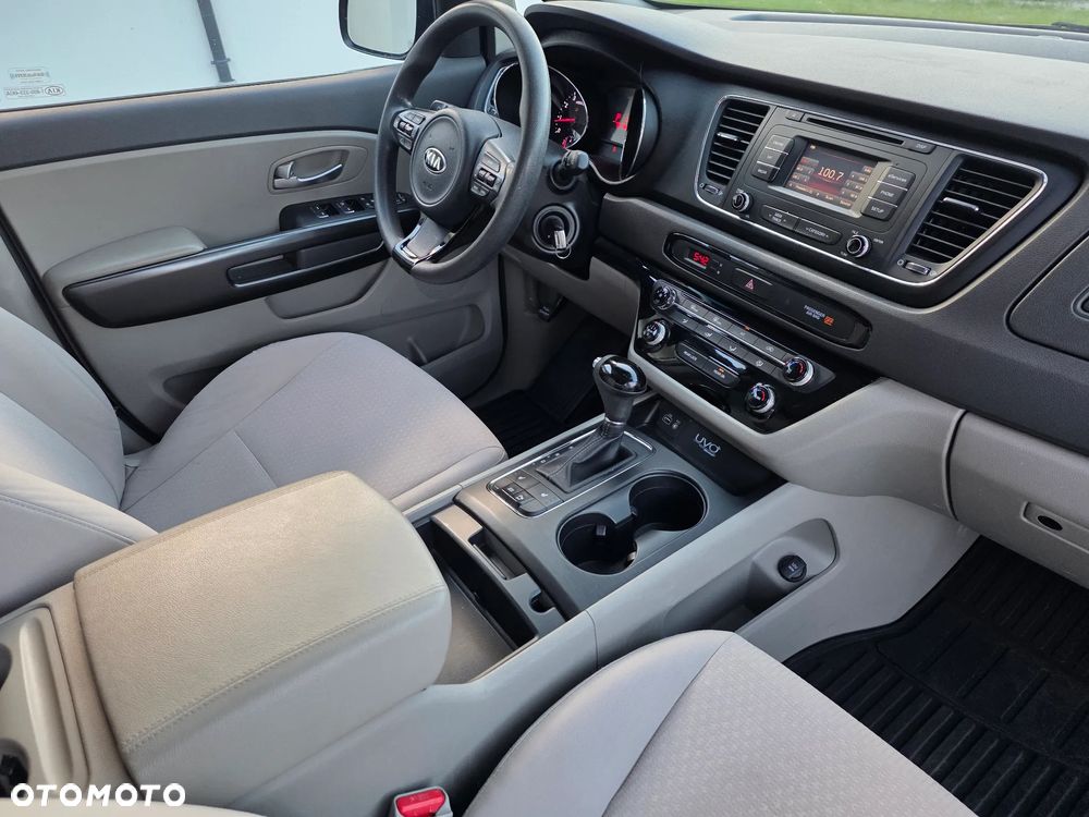 Kia Sedona - 15