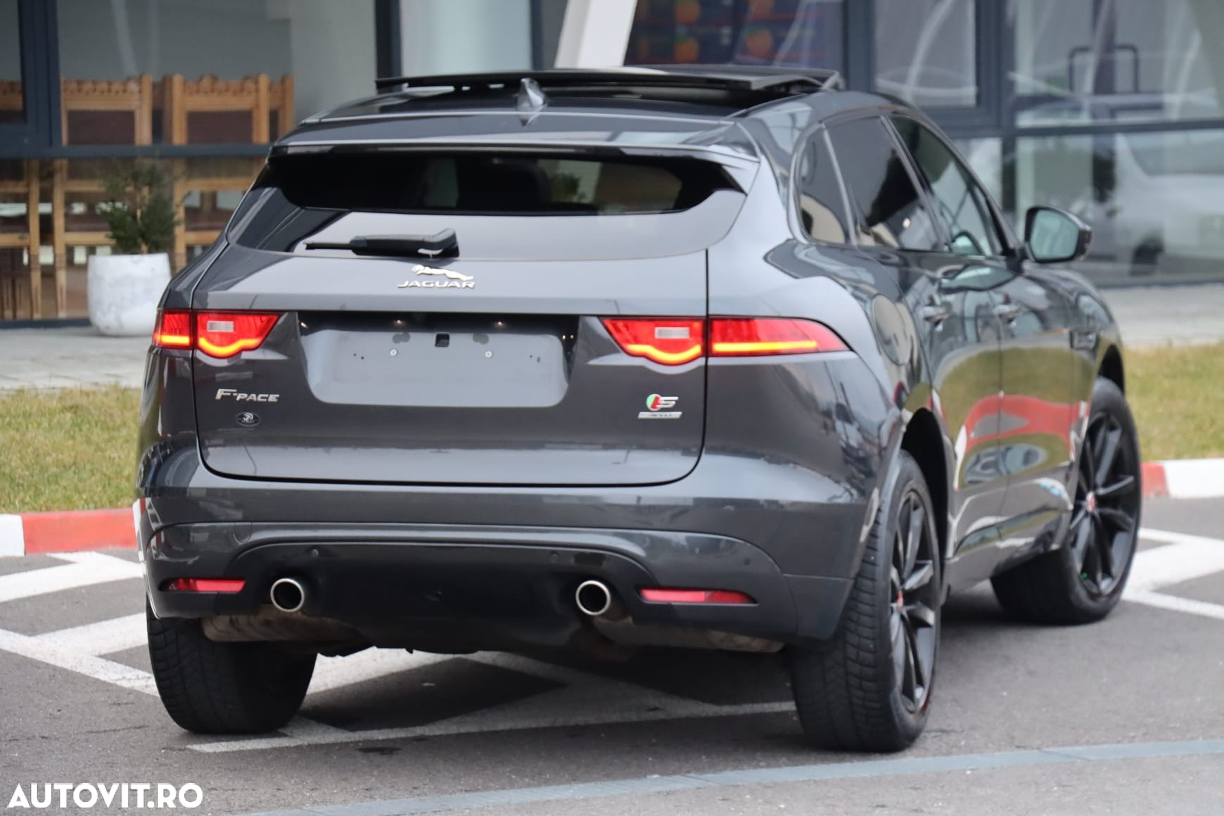 Jaguar F-Pace D300 AWD R-Dynamic S - 18