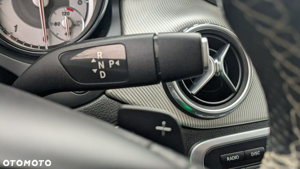 Mercedes-Benz GLA - 30