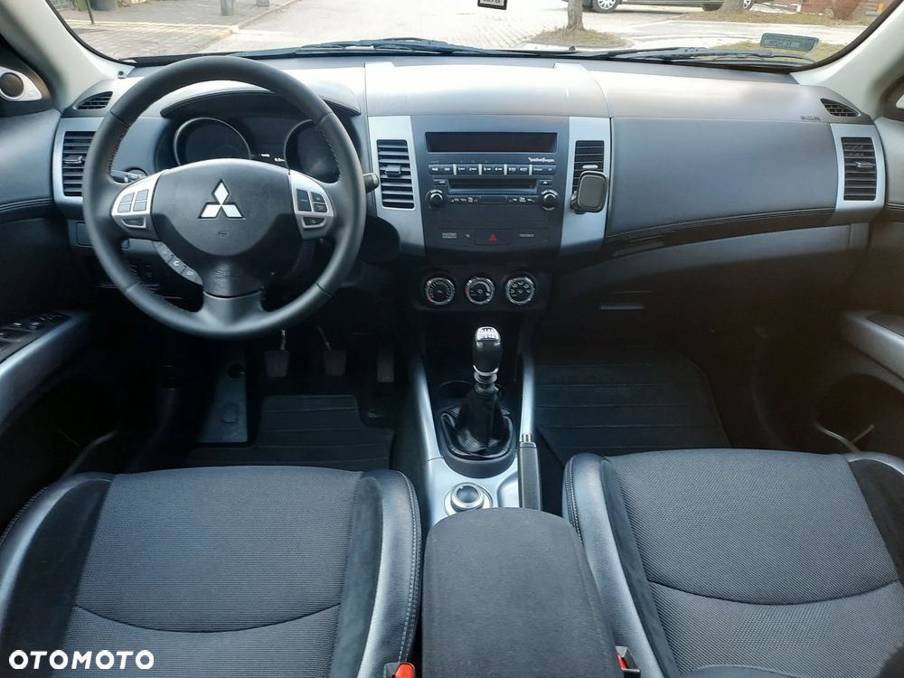 Mitsubishi Outlander - 13
