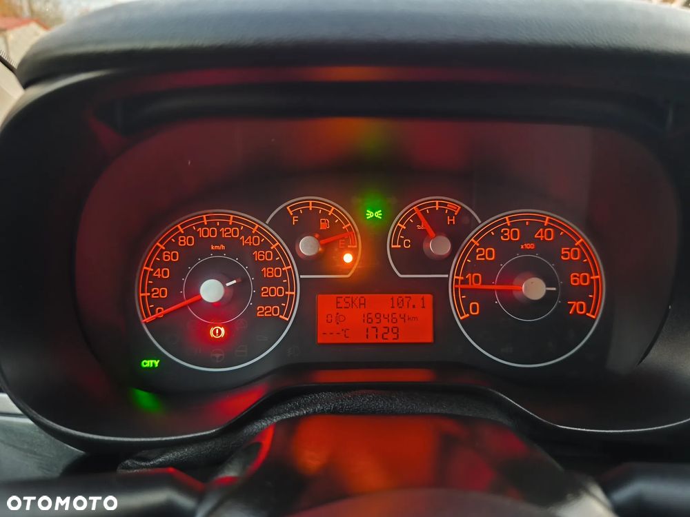 Fiat Punto 1.4 16V Dynamic - 37