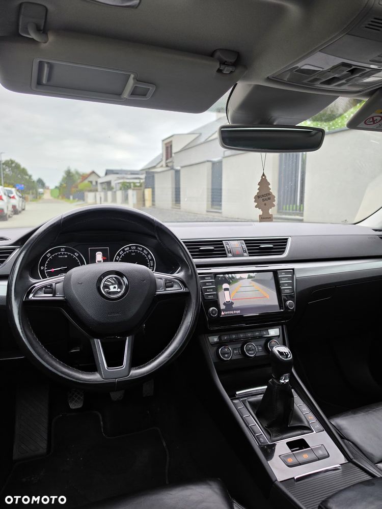 Skoda Superb 2.0 TDI Sportline - 23