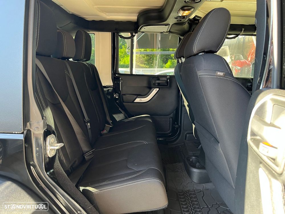 Jeep Wrangler Unlimited 2.8 CRD ATX Rubicon - 48