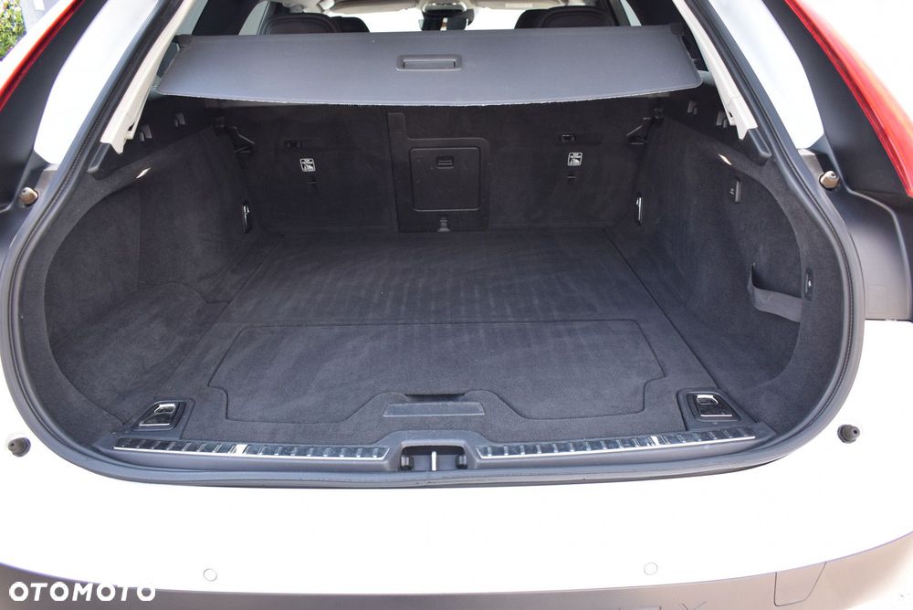 Volvo V90 Cross Country - 11