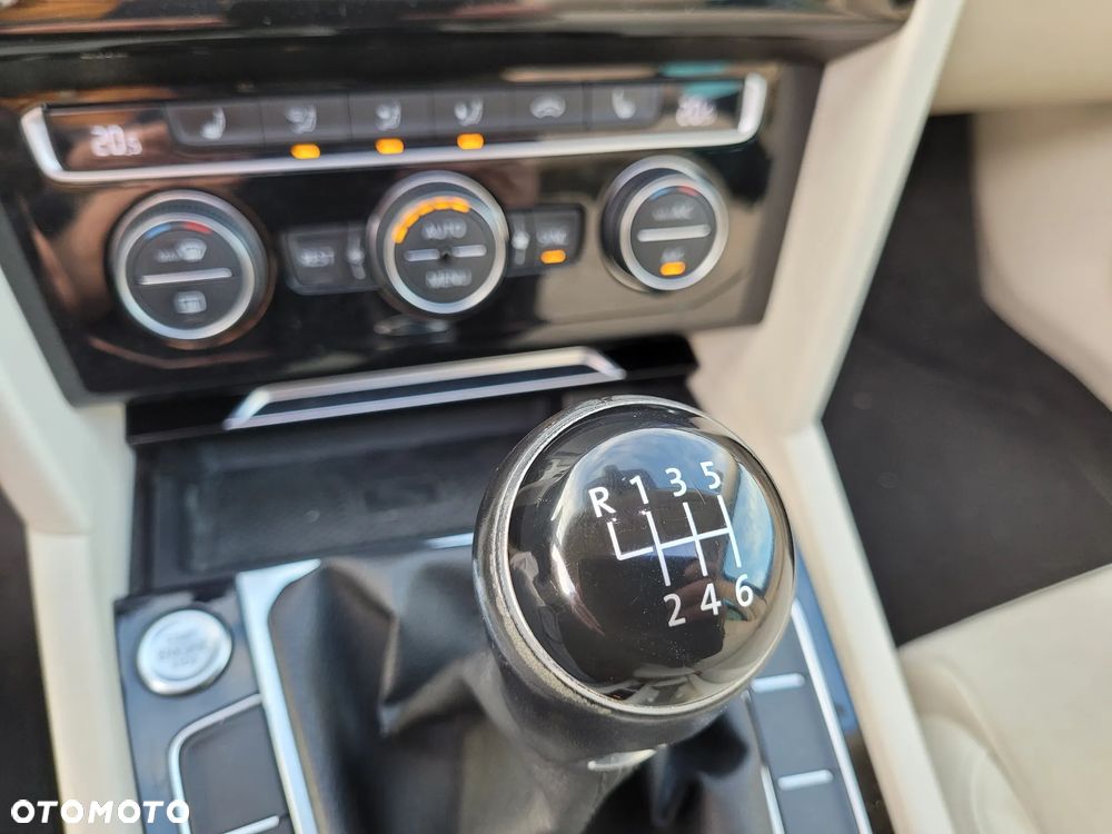 Volkswagen Passat 2.0 TDI BMT Comfortline - 14