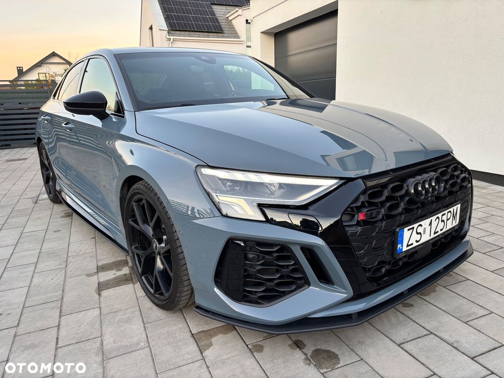 Audi RS3 Limousine - 1