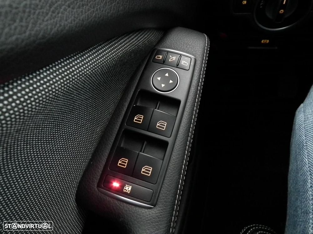 Mercedes-Benz A 180 d AMG Line - 31