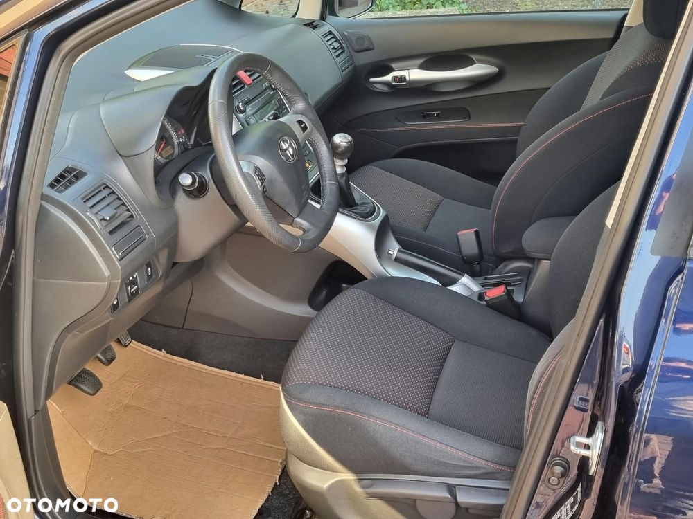 Toyota Auris 2010