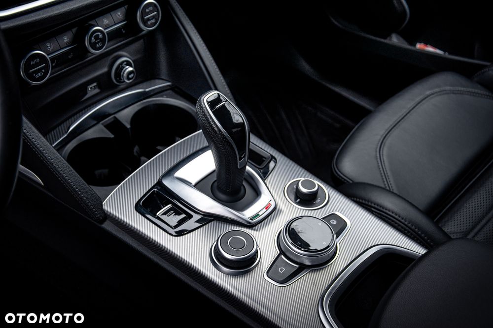 Alfa Romeo Stelvio 2.0 Turbo Veloce Q4 - 14