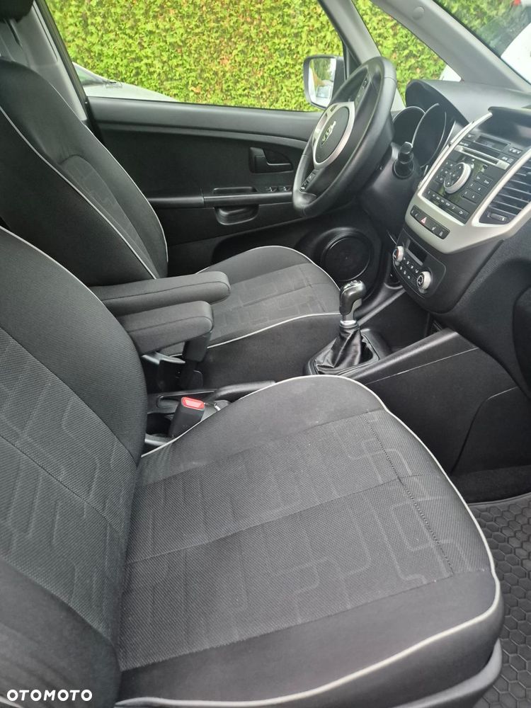 Kia Venga - 7